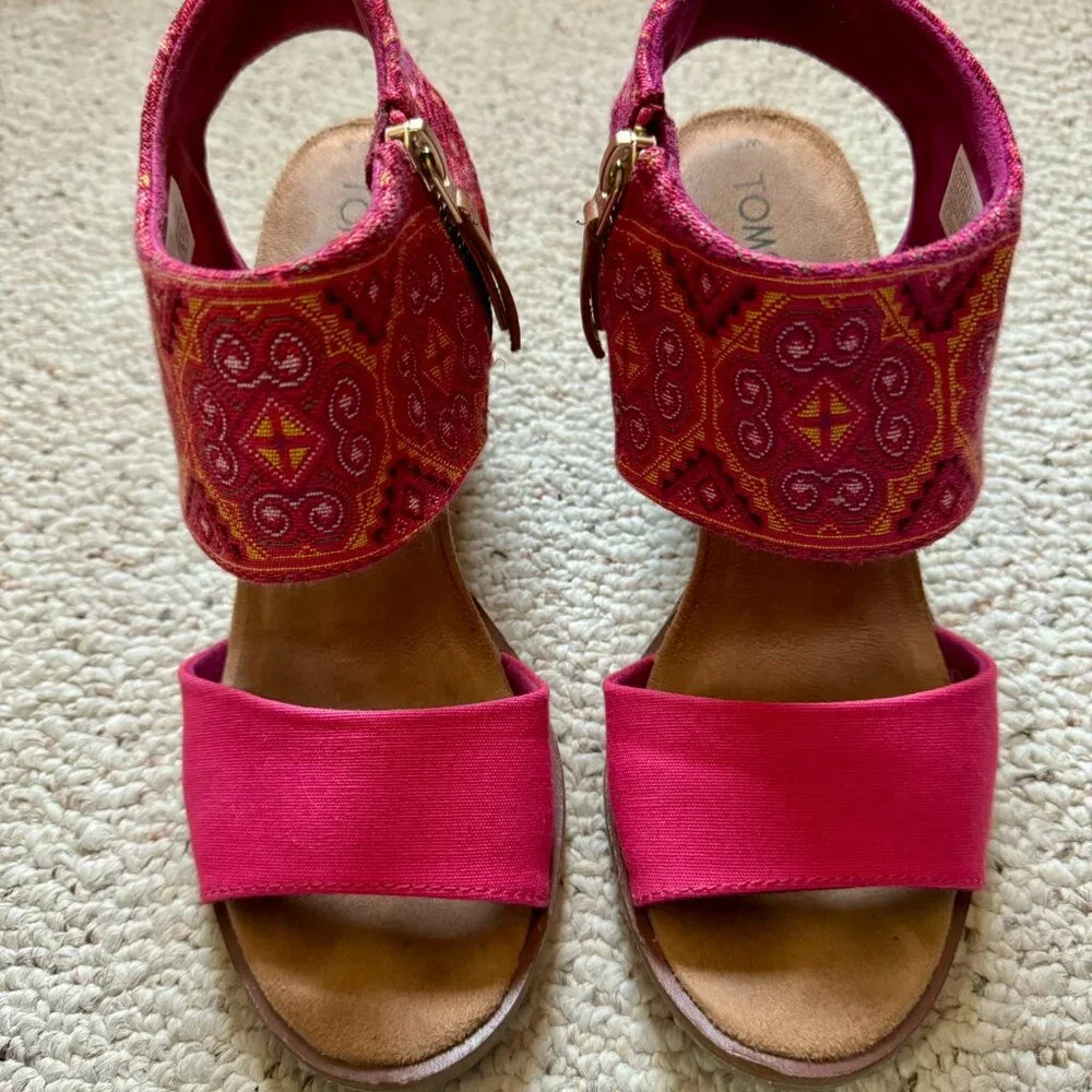 pink TOMS heeled peep-toes w/ zip closure & geometric pattern, women's size 6.5 - Picture 2 of 11